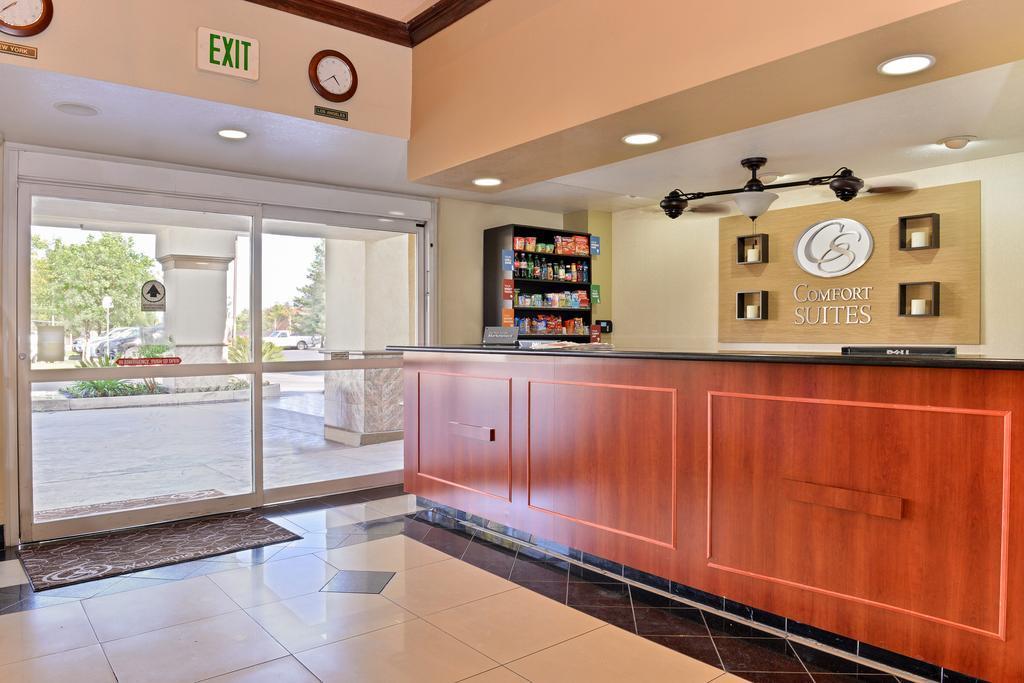 Comfort Suites Bakersfield Exterior foto
