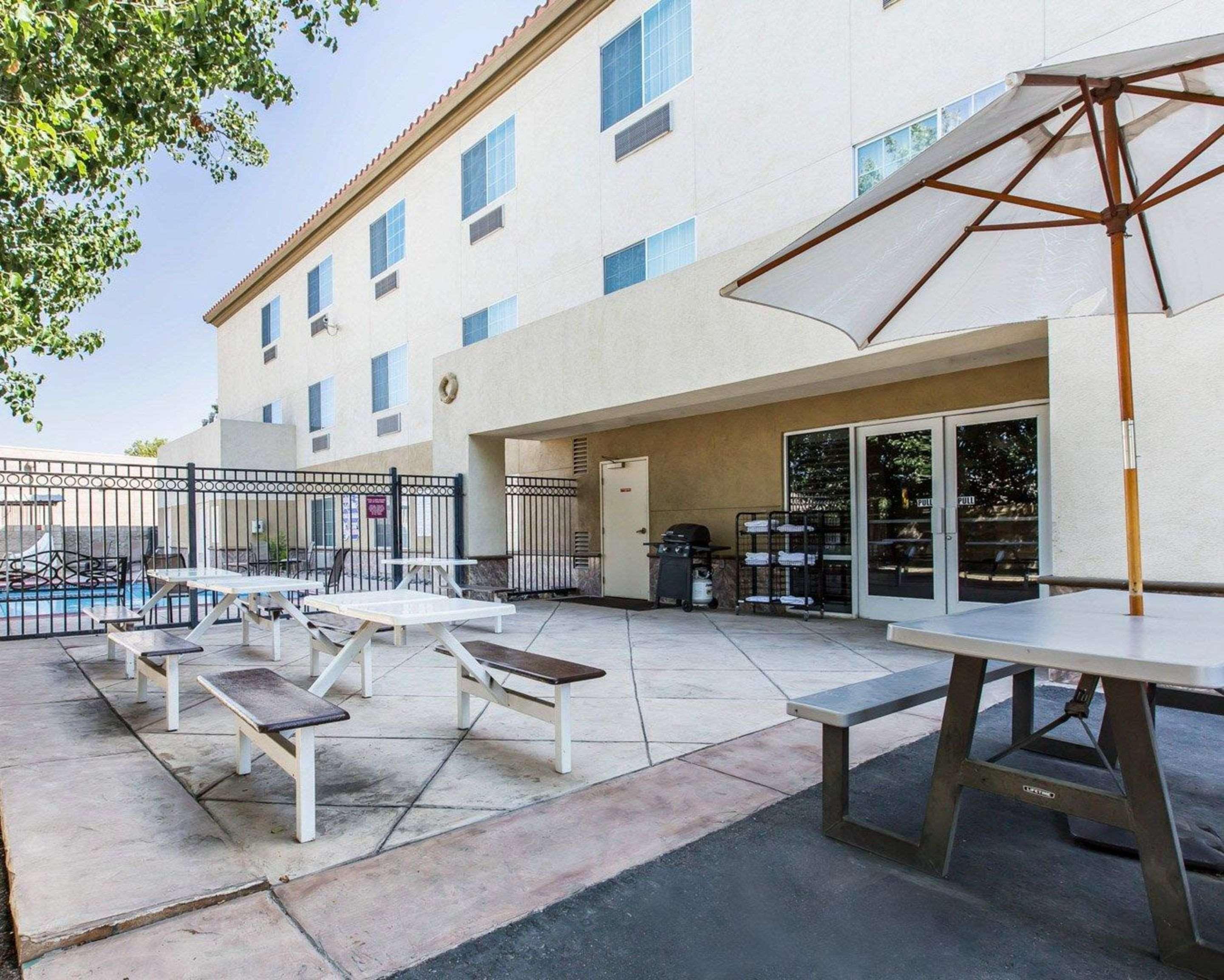 Comfort Suites Bakersfield Exterior foto